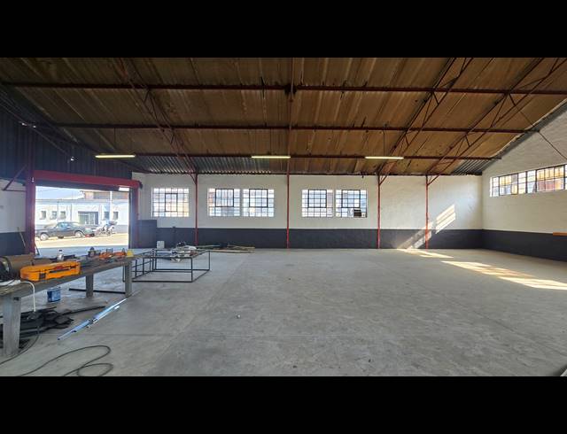 493M² WAREHOUSE TO LET IN SEBENZA